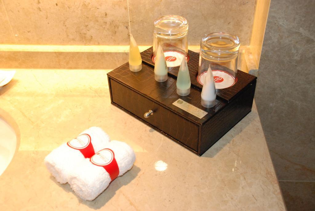 Ramada Plaza Shanghai Gateway Room photo
